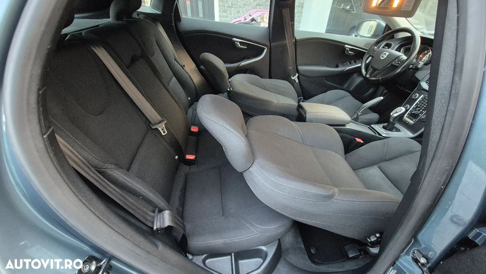 Volvo V40 D2 R Design - 17