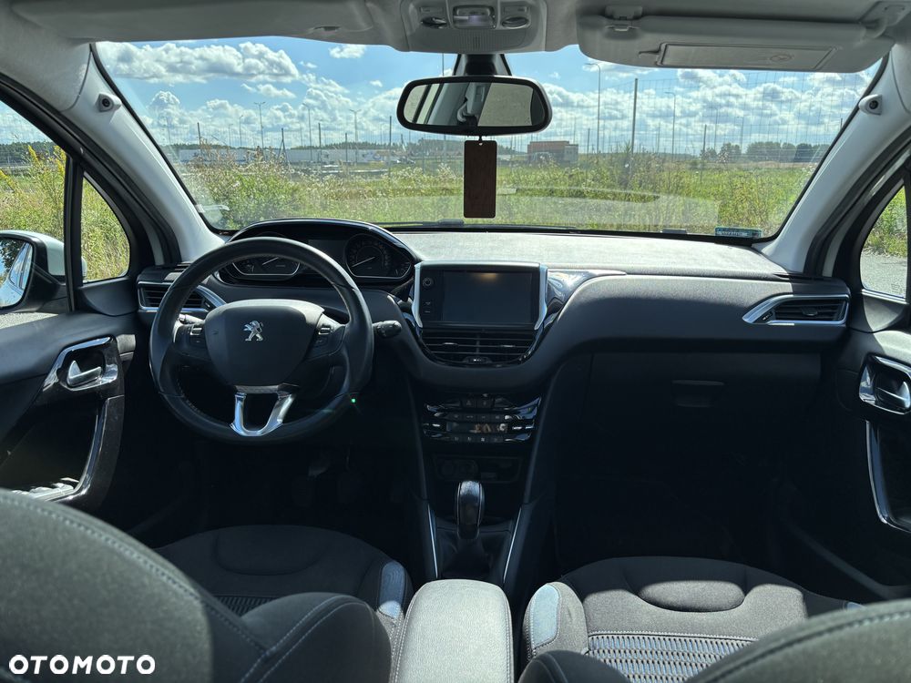 Peugeot 208 1.2 PureTech Allure - 8