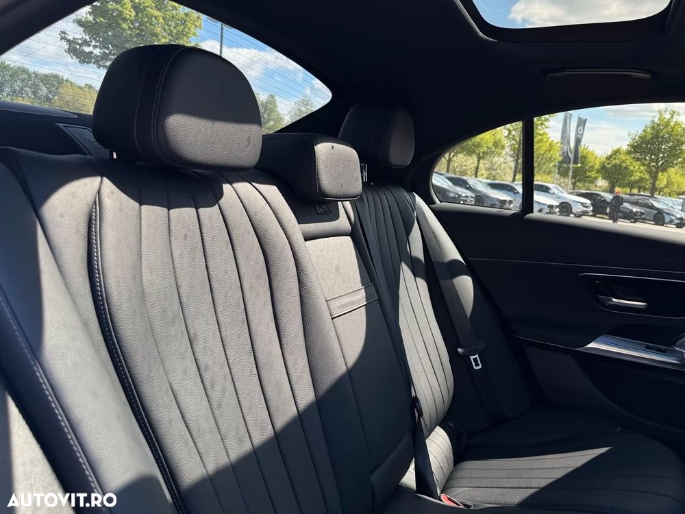 Mercedes-Benz E 300e 4Matic 9G-TRONIC AMG Line NIGHT Edition - 16
