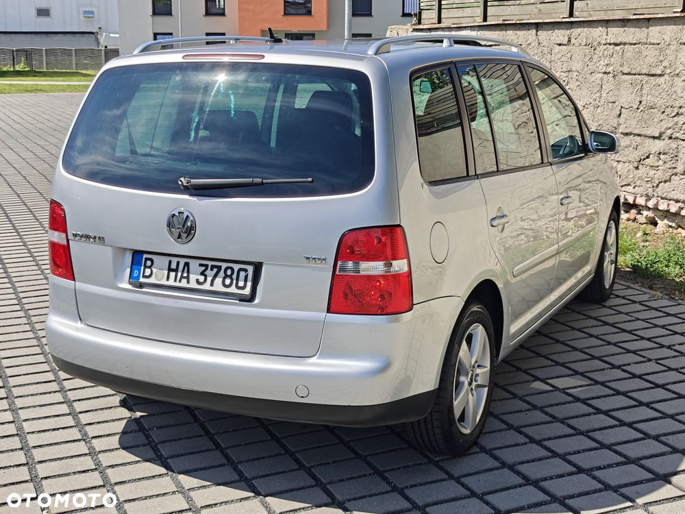 Volkswagen Touran - 28