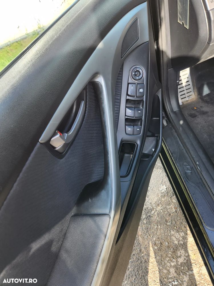 Hyundai Elantra 1.6 MPi - 9