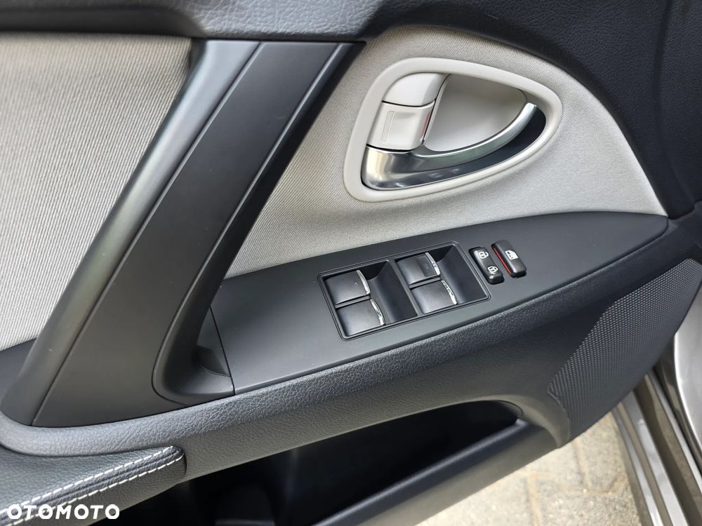 Toyota Avensis - 15