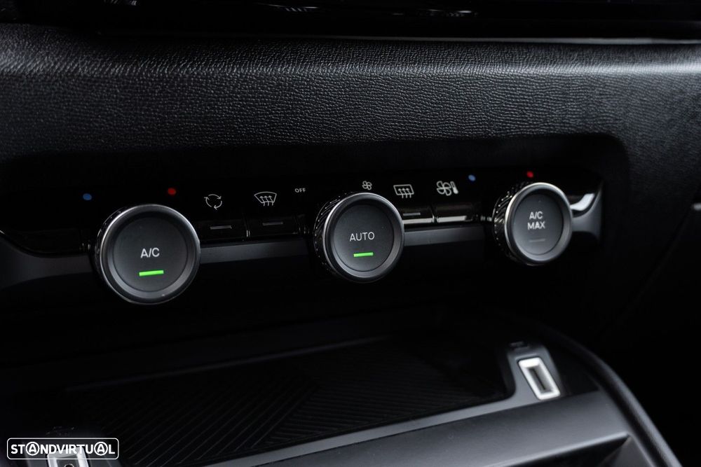 Citroën C4 1.2 PureTech Shine - 23