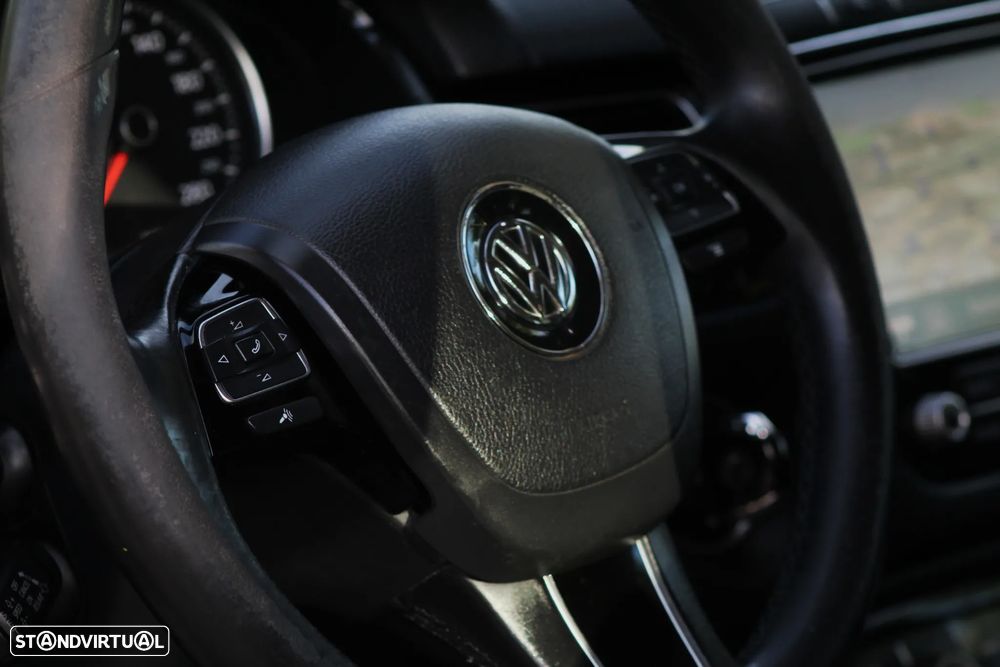 VW Touareg 3.0 TDI V6 - 35