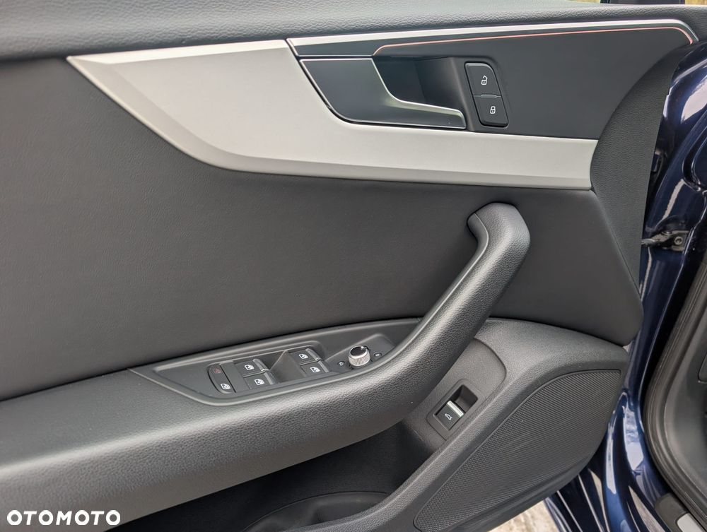 Audi A4 Limousine - 32