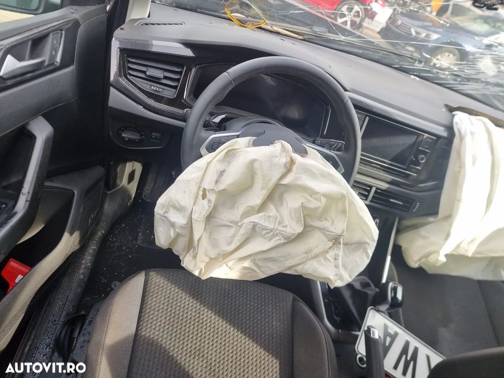 bara spate armatura haion portbagaj stop tripla oglinda usa portiera dreapta  motoras stergatoare macara geam broasca stanga dreapta fata spate spira volan ceasuri bord  panou clima navigatie scaune fata bancheta spate  VW Polo AW an 2023, motor 1.0 tsi 96cp cod DLAC, cutie de viteze automata cod URH - 5