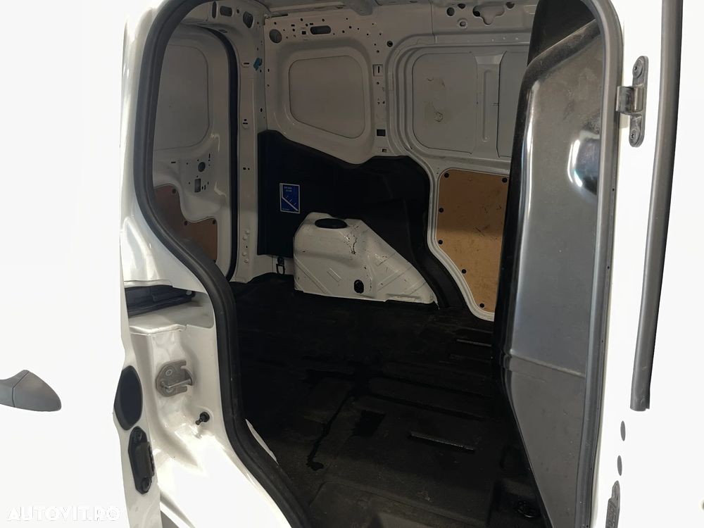 Ford Transit Courier - 8