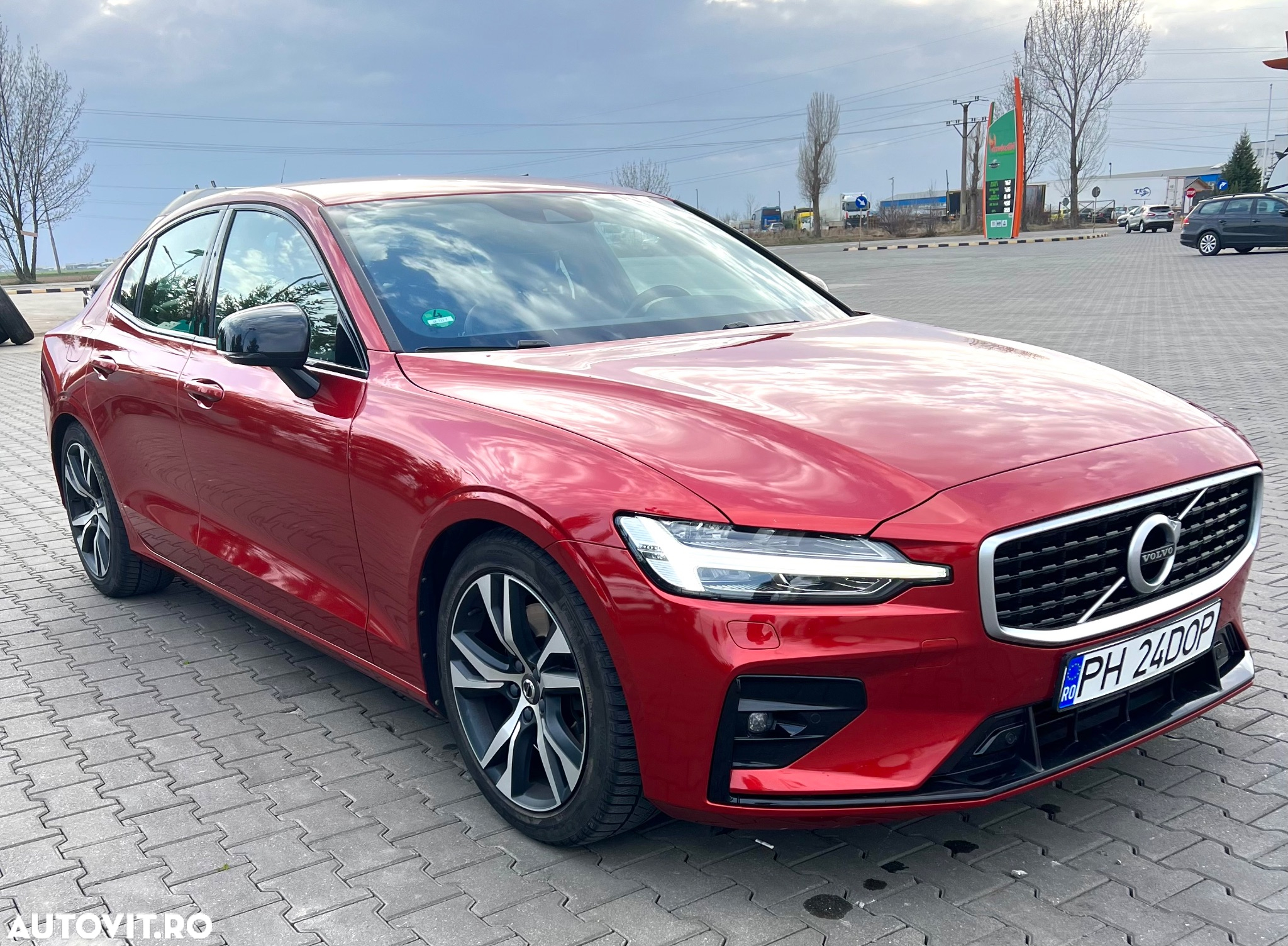 Volvo S60 T5 R-Design - 3