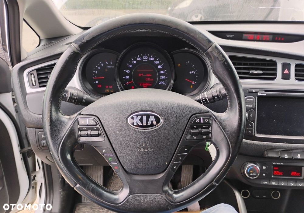 Kia Ceed - 11