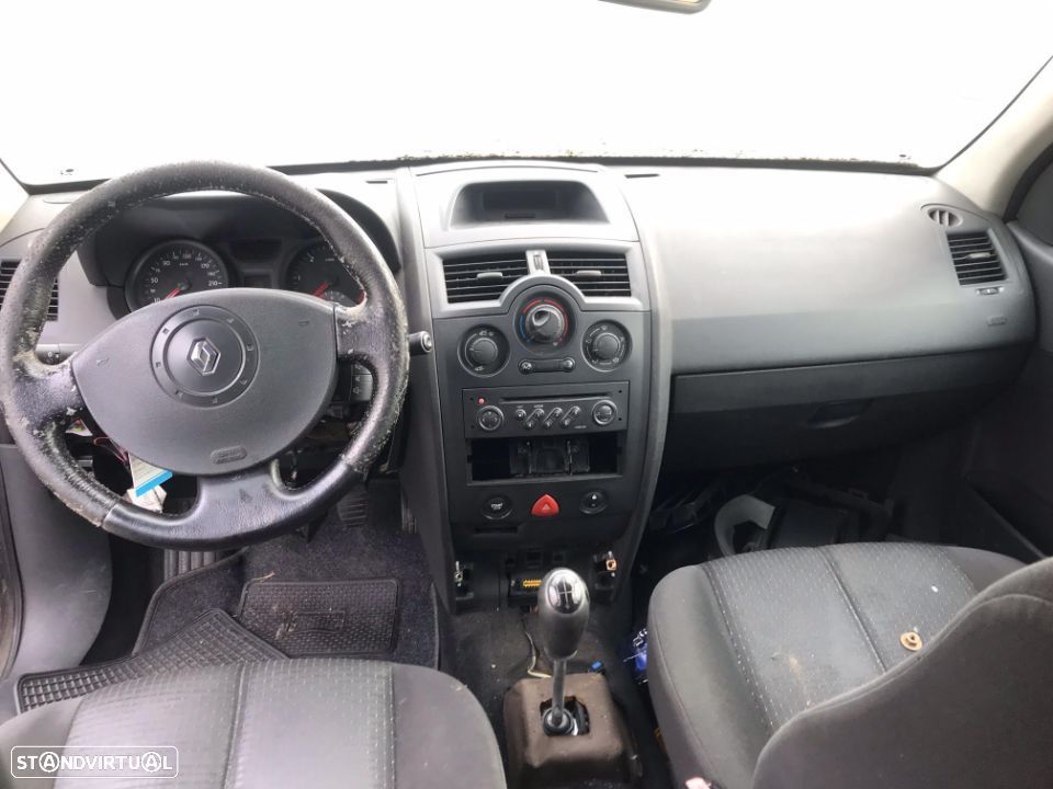 Renault Megane II 1.5 DCi 101cv 5P 2004 - Para Peças - 5