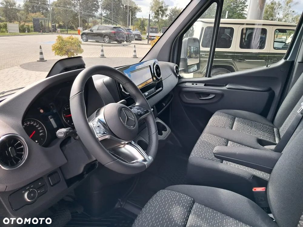 Mercedes-Benz Sprinter - 14