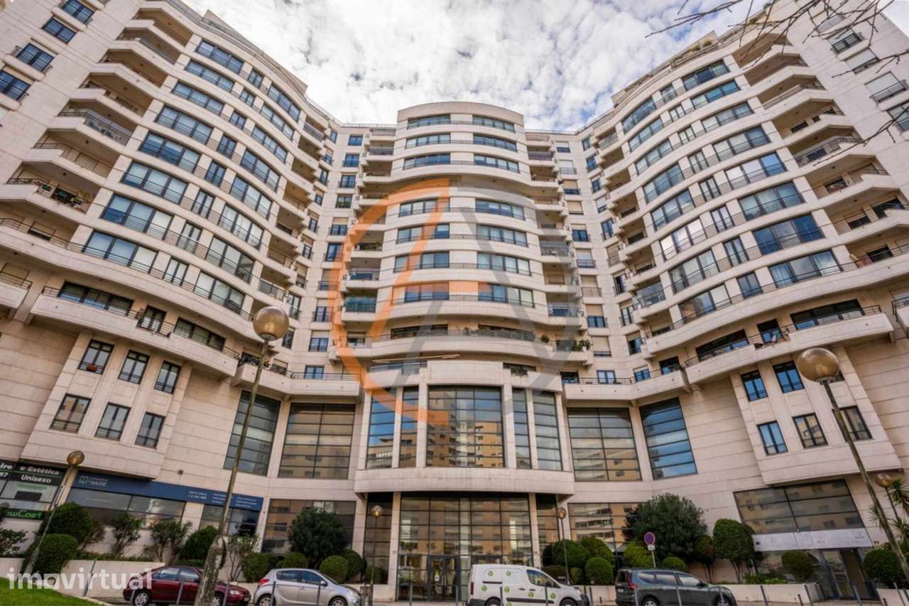 Escritório + Apartamento T2 | Campolide - Grande imagem: 2/59