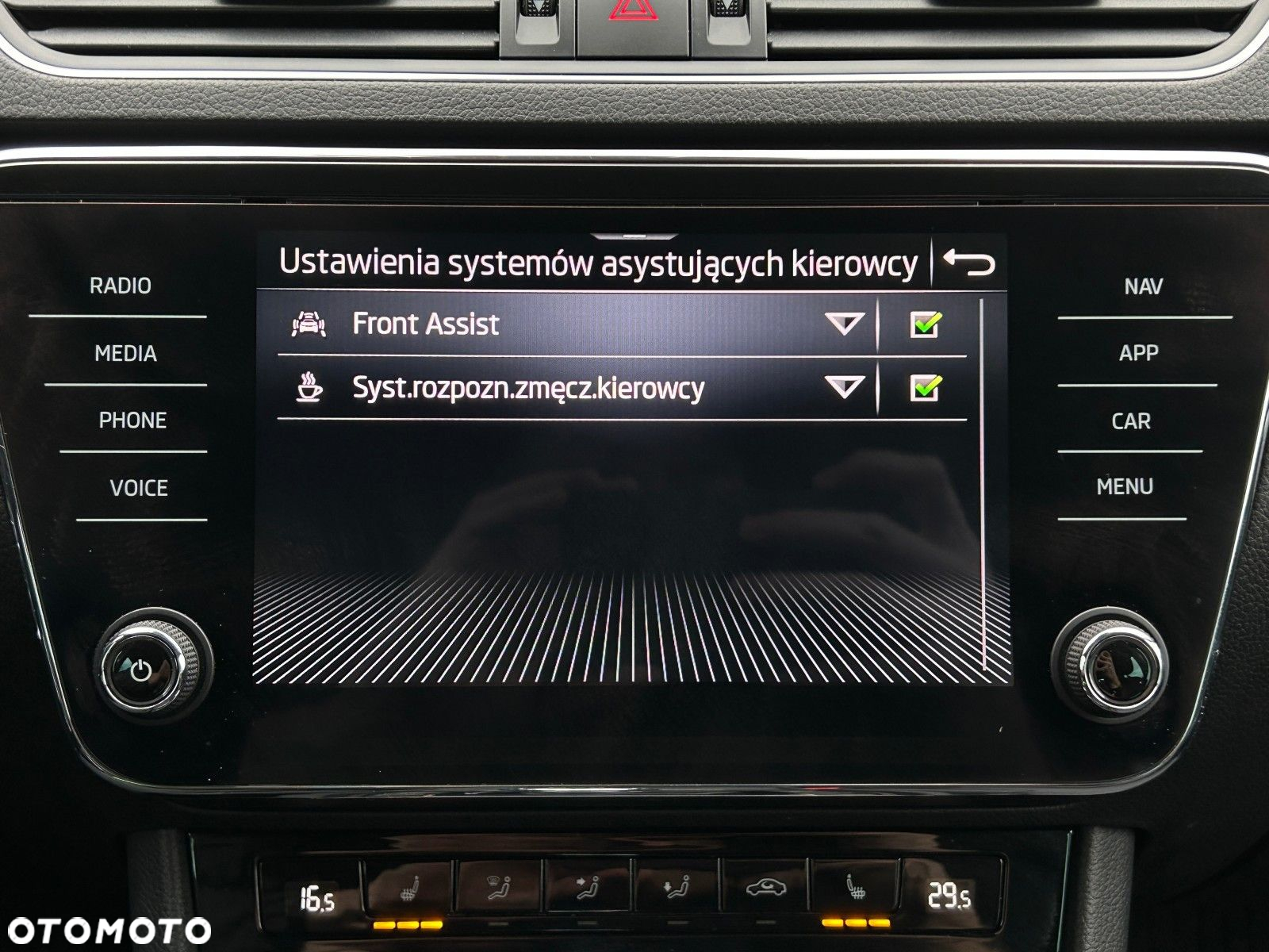 Skoda Superb 2.0 TDI SCR Style DSG - 30