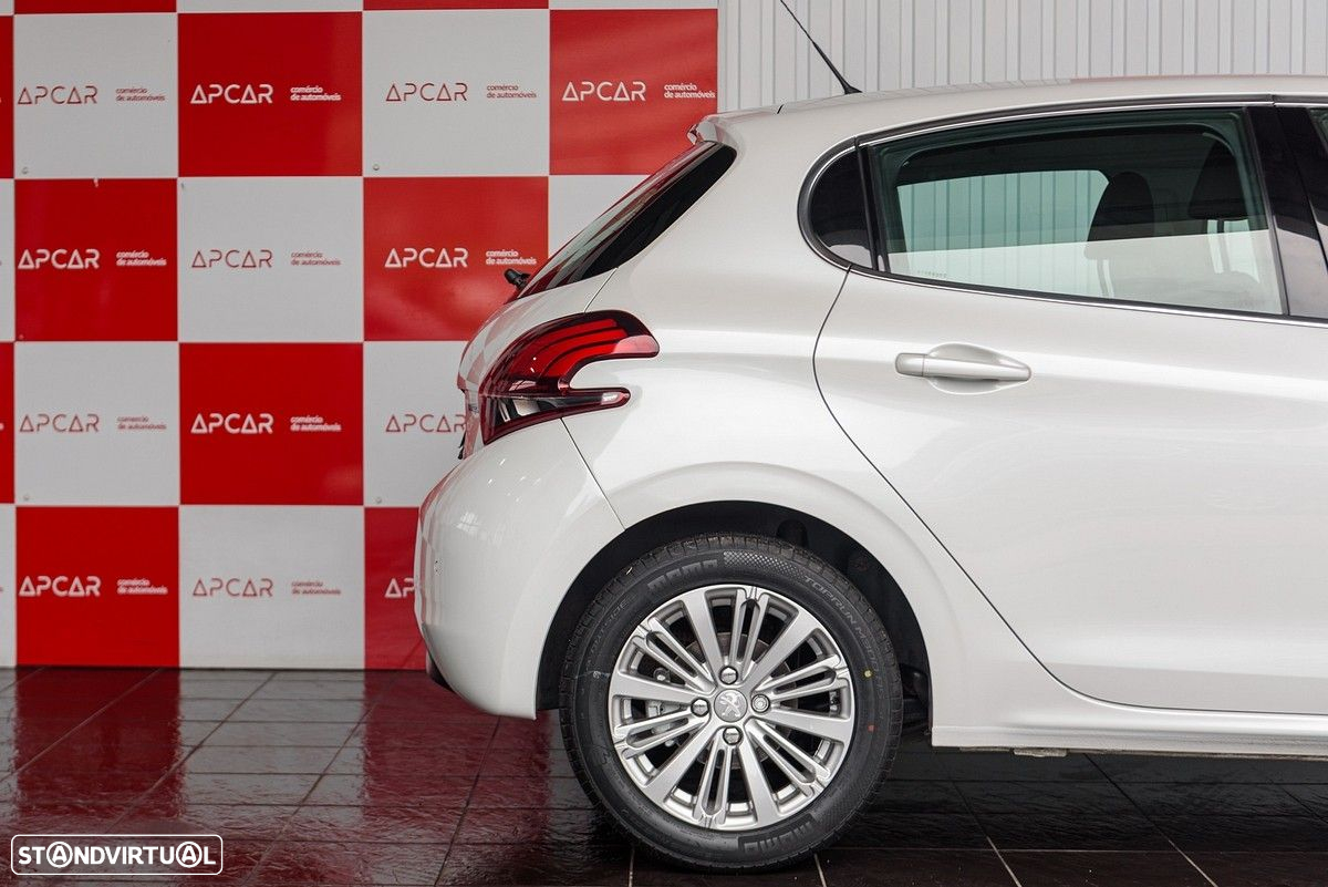 Peugeot 208 1.2 PureTech Allure - 17