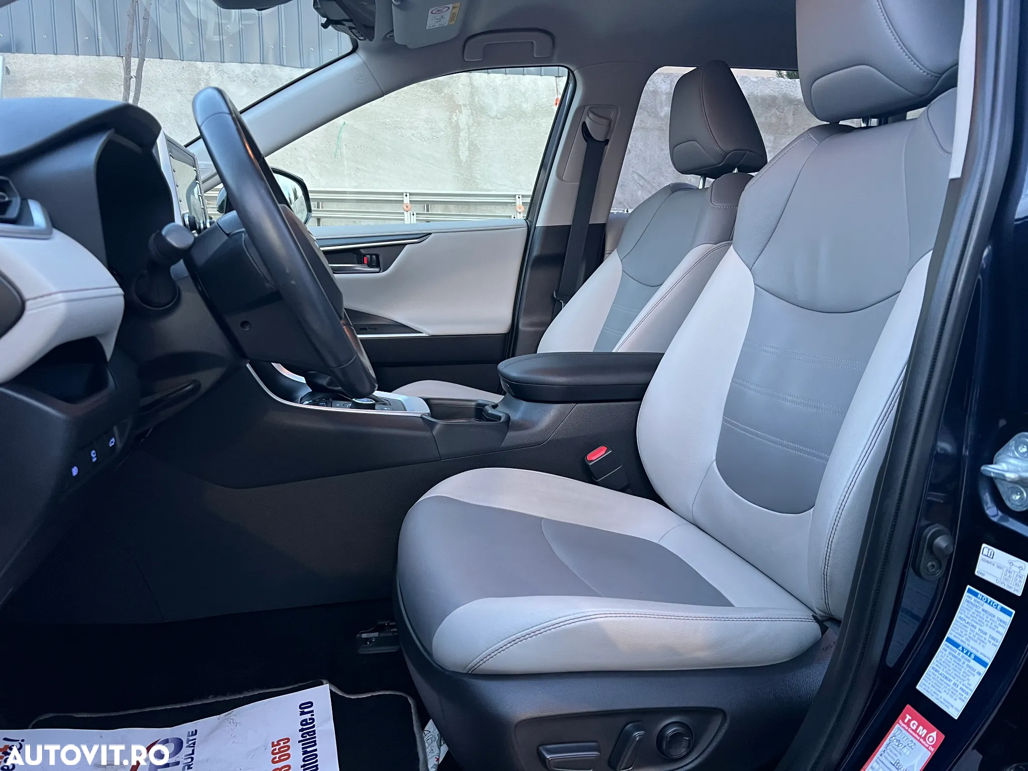 Toyota RAV4 - 6