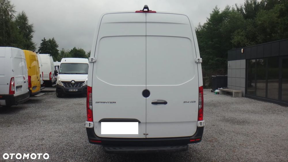 Mercedes-Benz Sprinter - 5