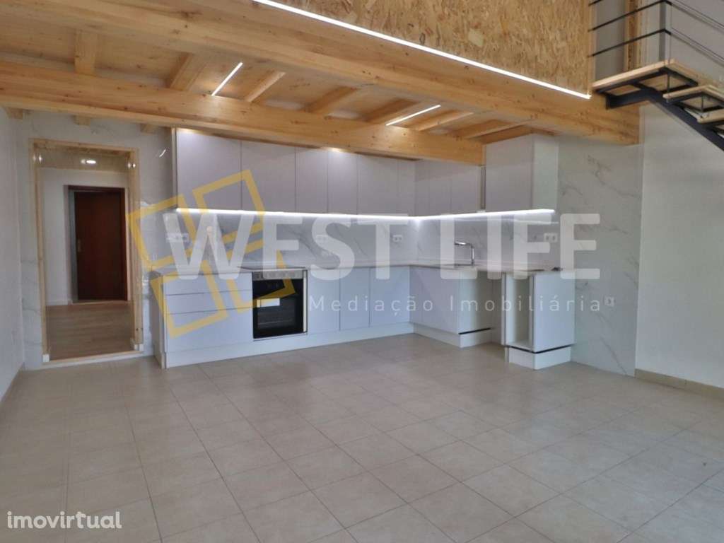 EXCLUSIVO WL Moradia T1+1 totalmente Remodelada com logradouro a 10... - Grande imagem: 4/22