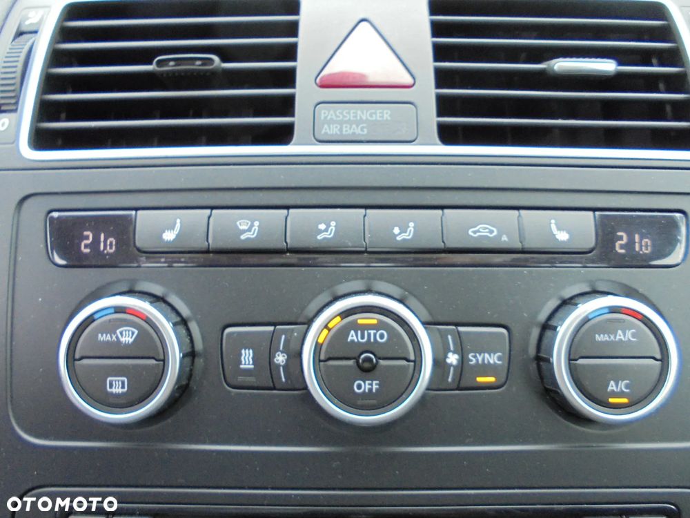 Volkswagen Touran 2.0 TDI DPF BlueMotion Technology DSG Highline - 20