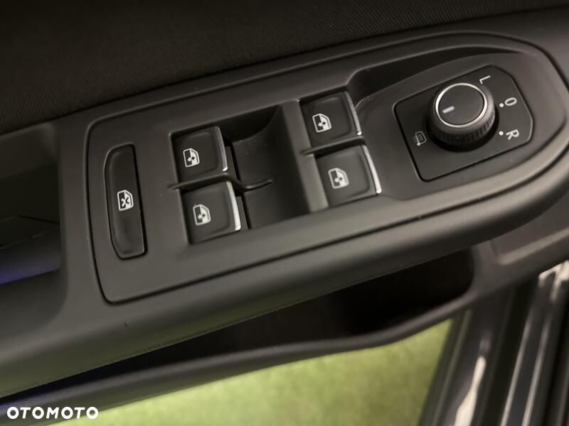 Volkswagen Golf - 12