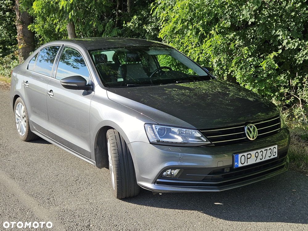 Volkswagen Jetta - 1