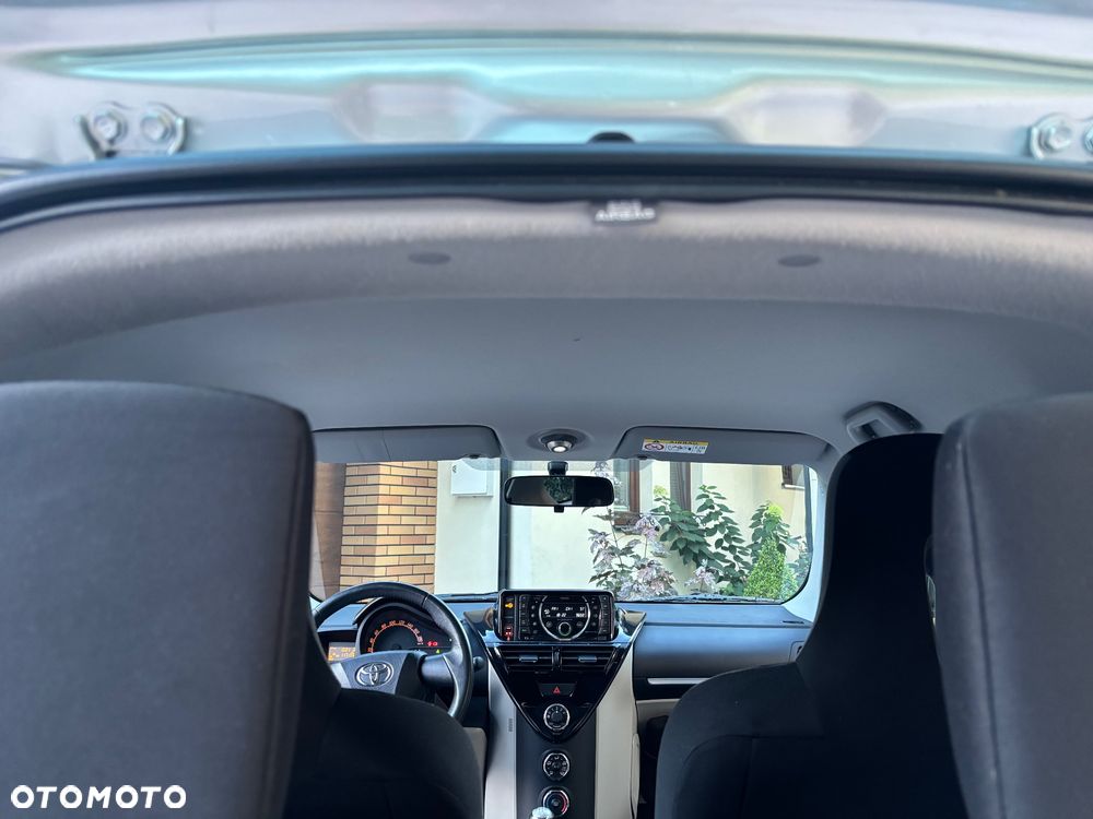 Toyota iQ - 14