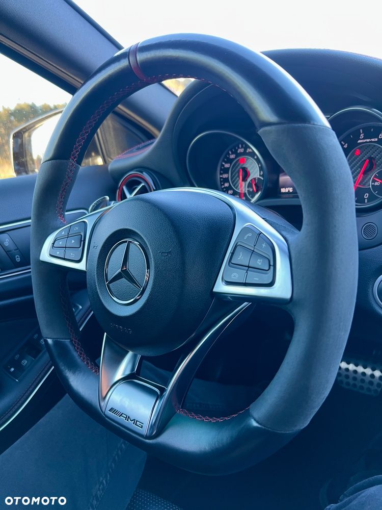 Mercedes-Benz GLA - 24