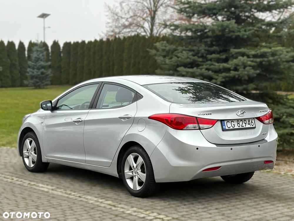 Hyundai Elantra 1.6 Comfort - 9