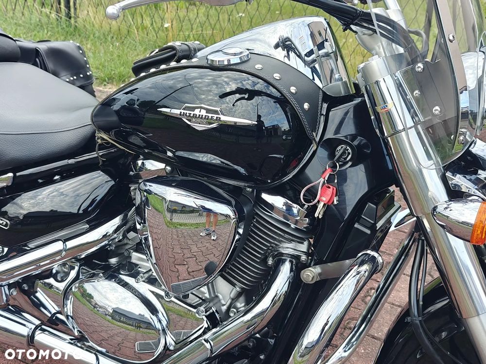 Suzuki Intruder - 10