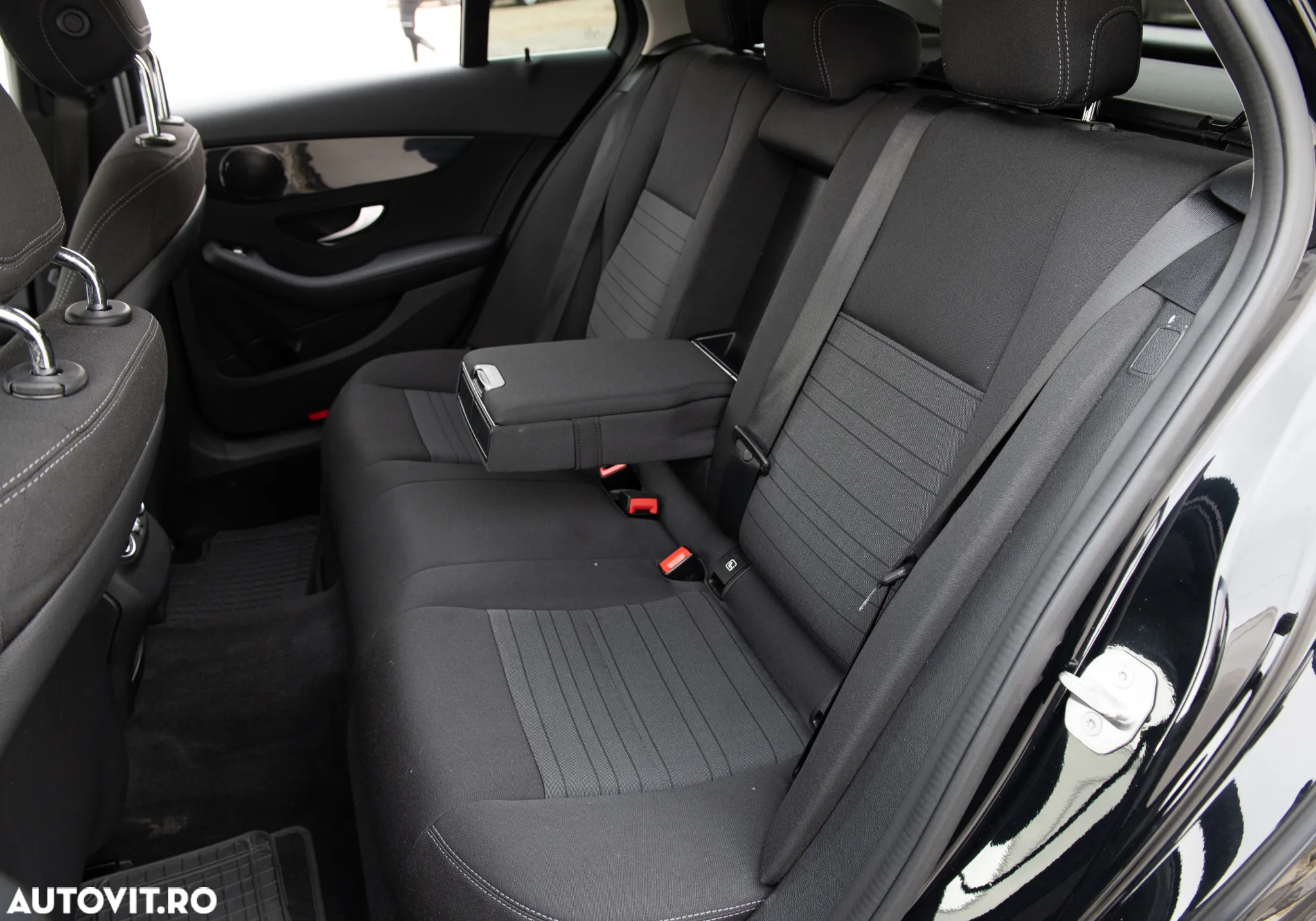 Mercedes-Benz C 220 d 4Matic T 9G-TRONIC Avantgarde - 6