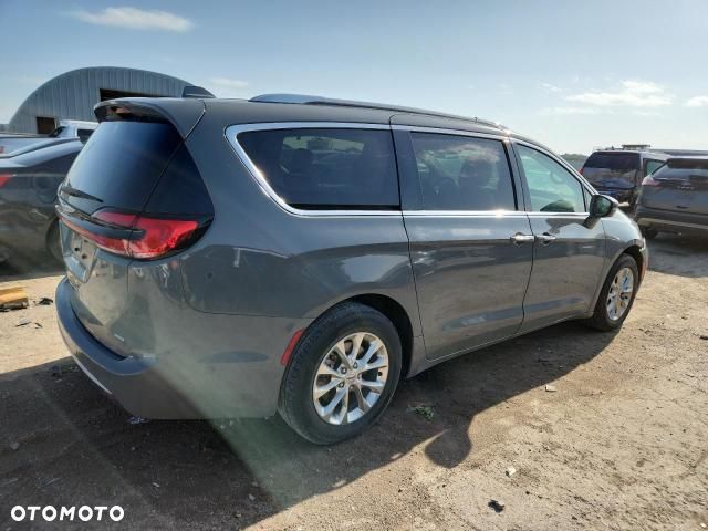 Chrysler Pacifica - 3