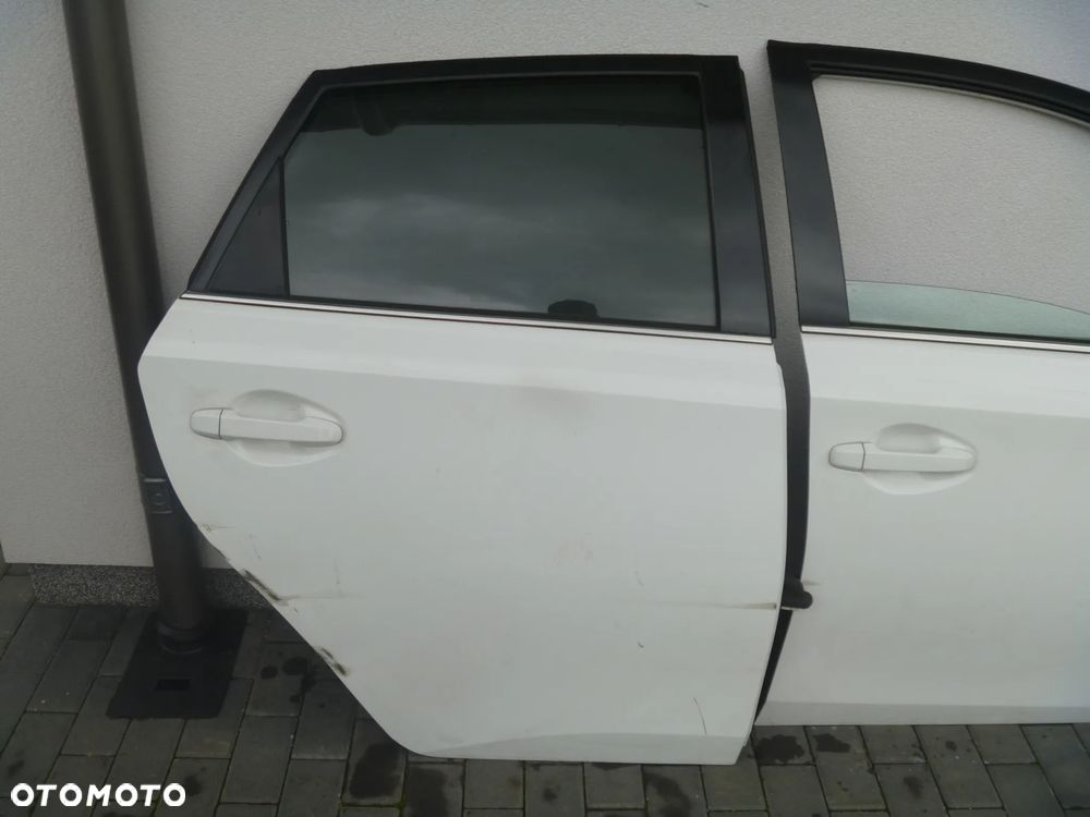 TOYOTA AURIS II DRZWI PRZEDNIE PRAWE KOMPLETNE - 6