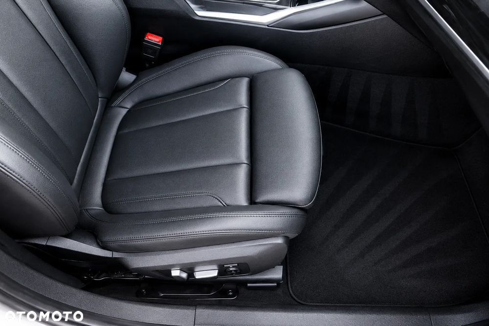 BMW Seria 3 330i xDrive - 23