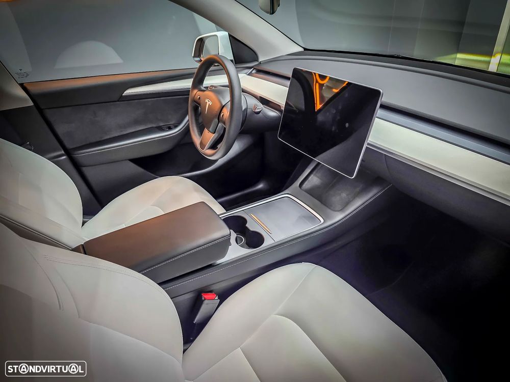 Tesla Model Y Long Range Dual Motor AWD - 20