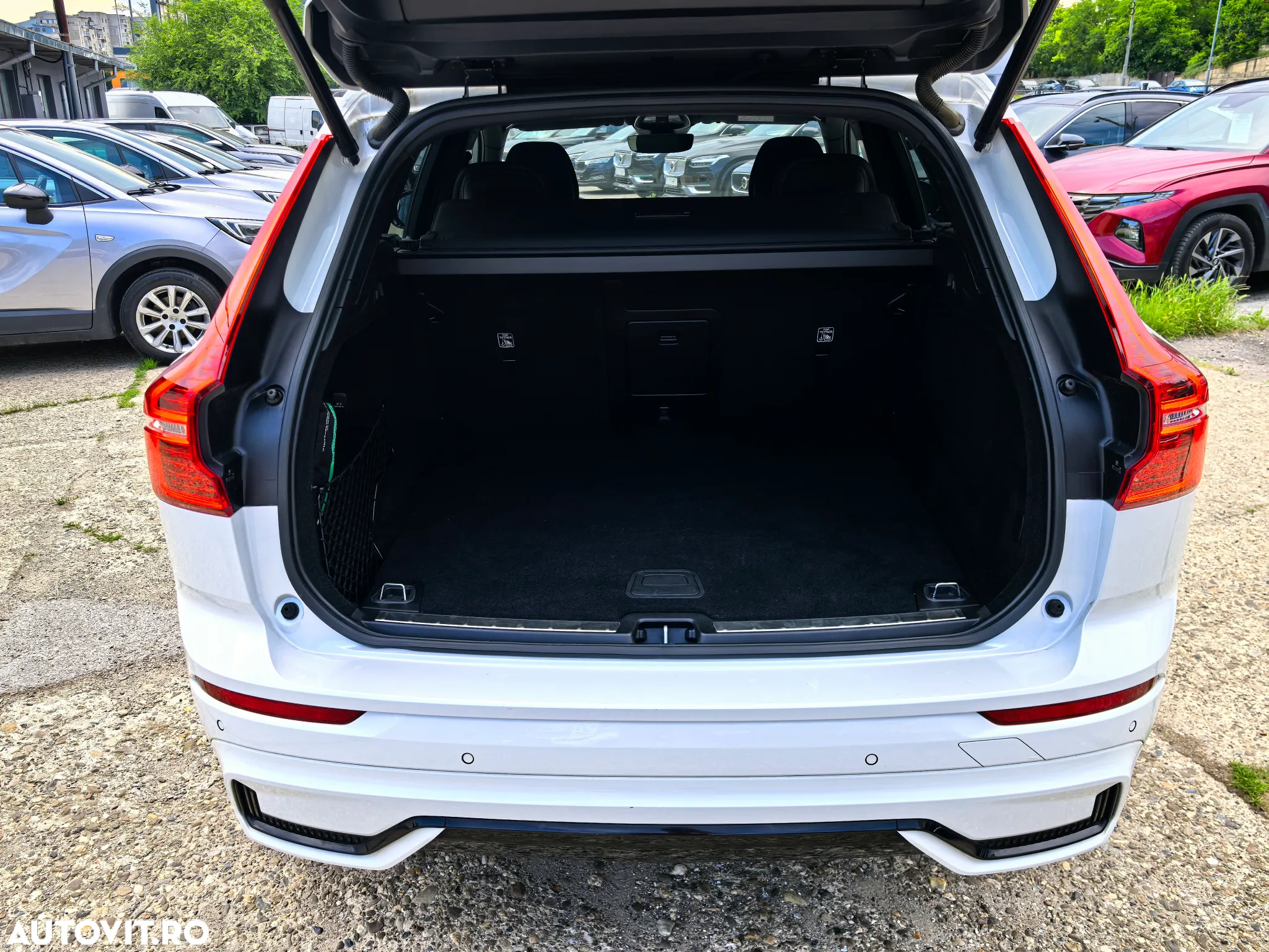 Volvo XC 60 B4 MHEV R-Design - 29