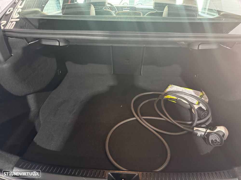 Mercedes-Benz A 250 Limousine e AMG Line - 27