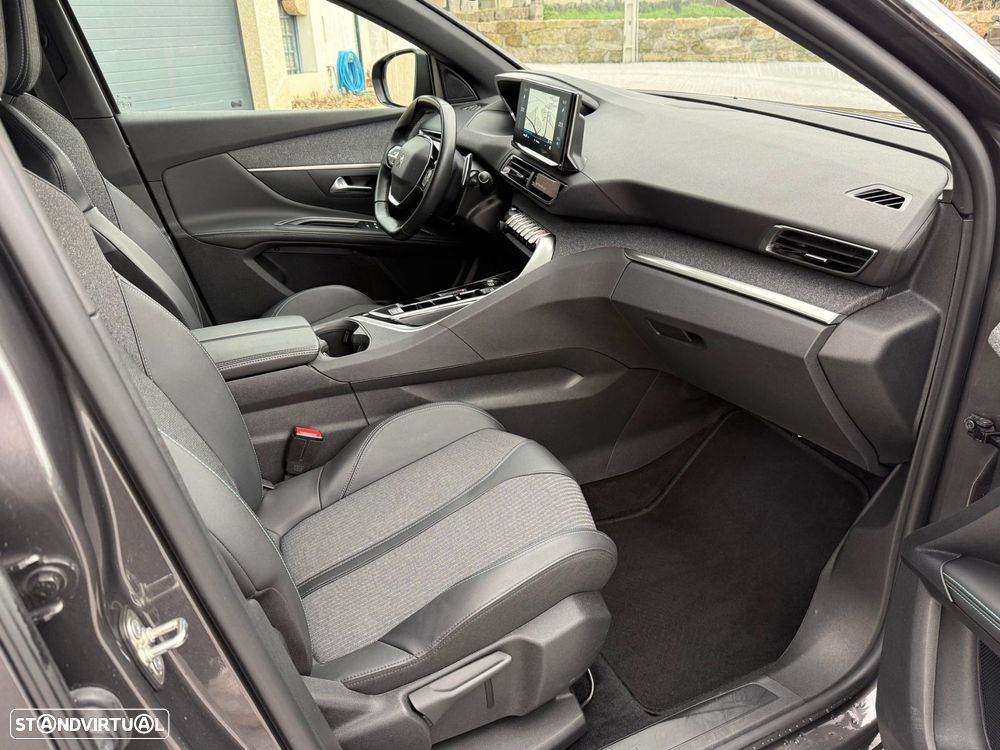 Peugeot 5008 1.5 BlueHDi Allure EAT8 - 28