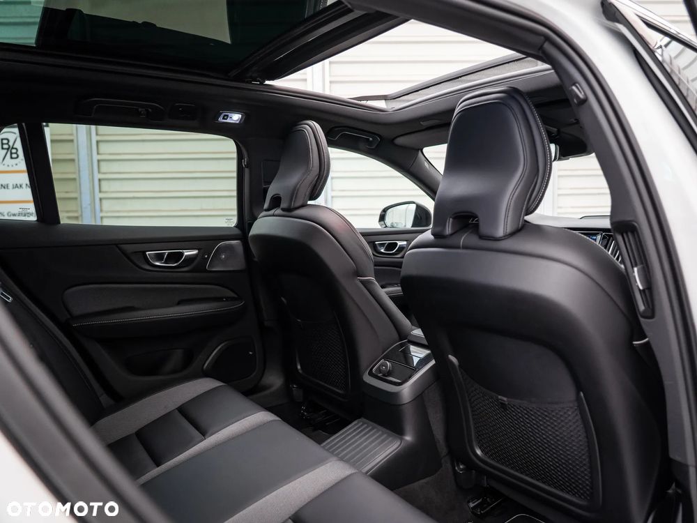 Volvo V60 T8 AWD Recharge Geartronic RDesign - 33