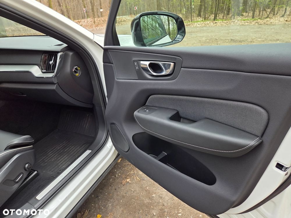 Volvo XC 60 B4 B R-Design - 15