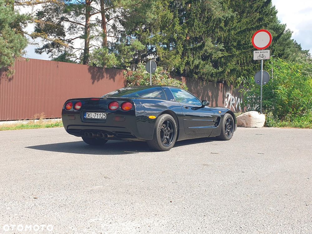 Chevrolet Corvette - 14