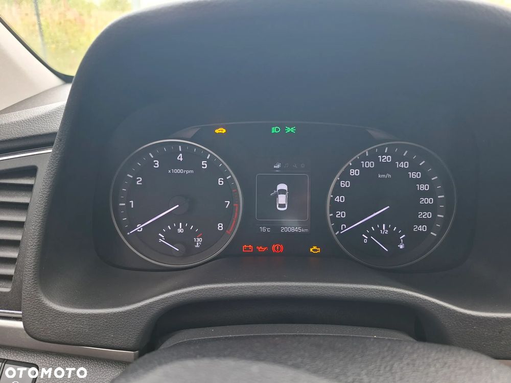 Hyundai Elantra 1.6 Classic Plus - 8