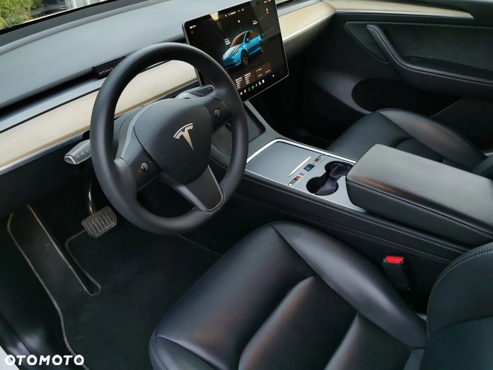 Tesla Model Y Standard - 32