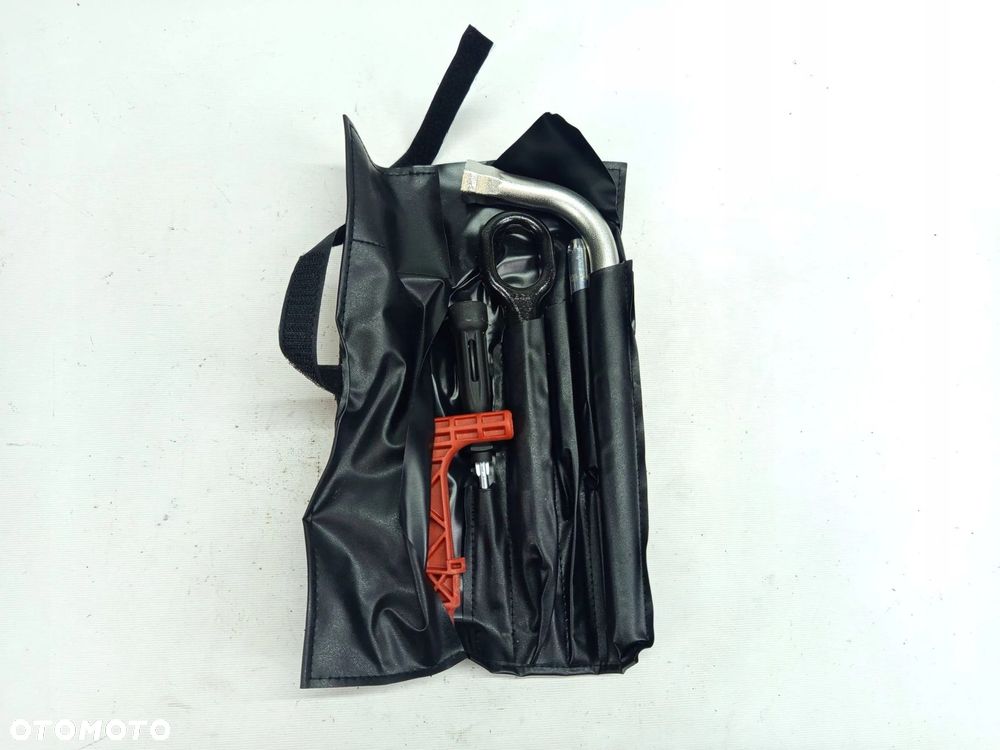 ZESTAW NARZĘDZI AUDI A3 8Y KLUCZ DO KÓŁ WKRĘTKA ŚRUBOKRĘT 8Y0010001 - 1