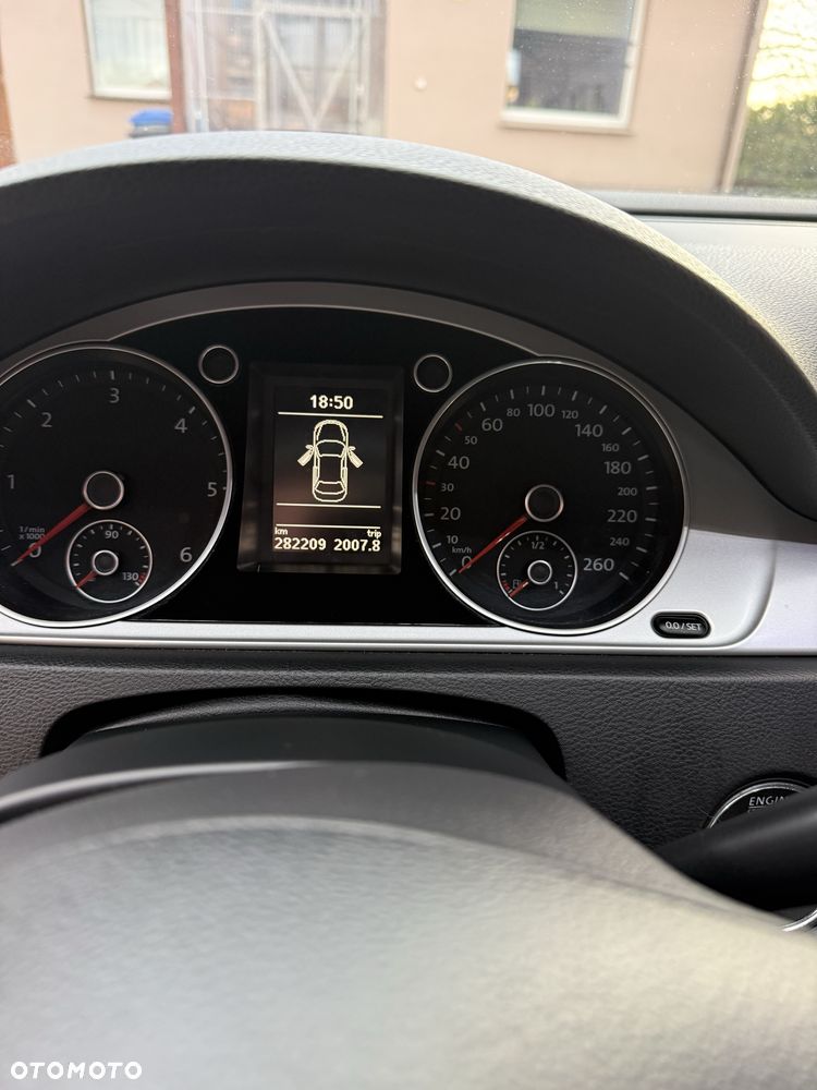 Volkswagen Passat - 8