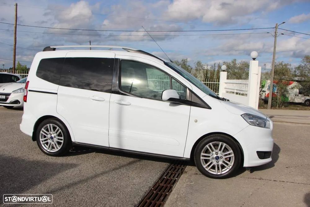 Ford Tourneo Courier 1.5 TDCi Titanium - 21