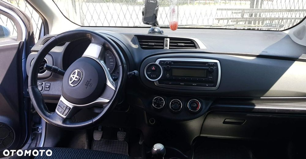 Toyota Yaris 1.0 Sol - 4