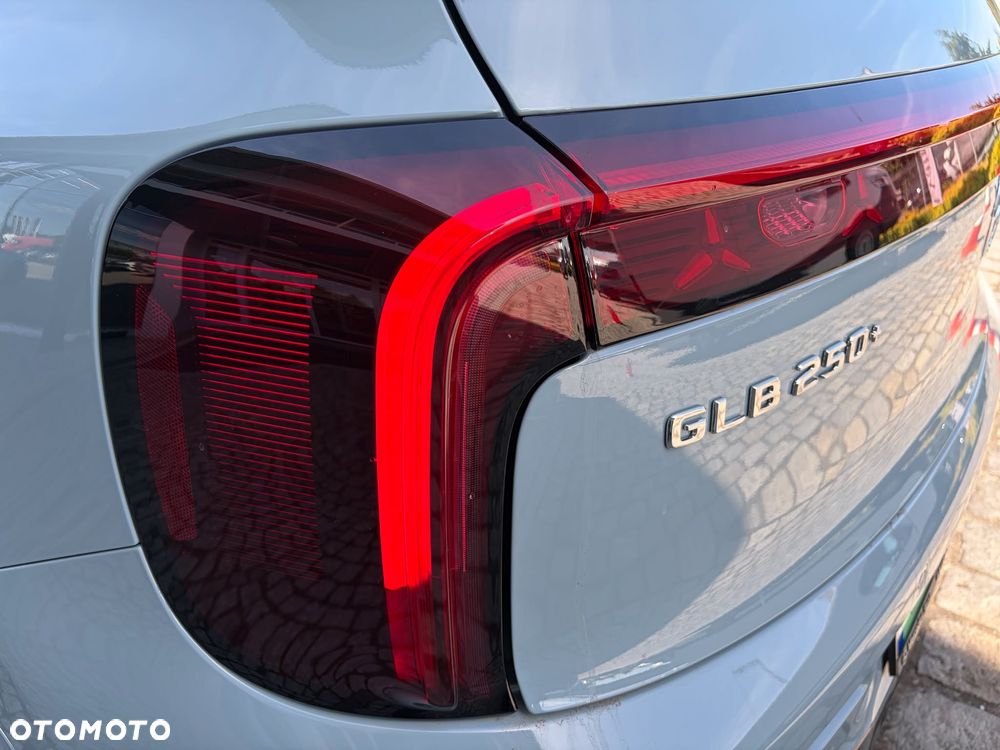 Mercedes-Benz GLB 250+ EQ 85kWh - 11