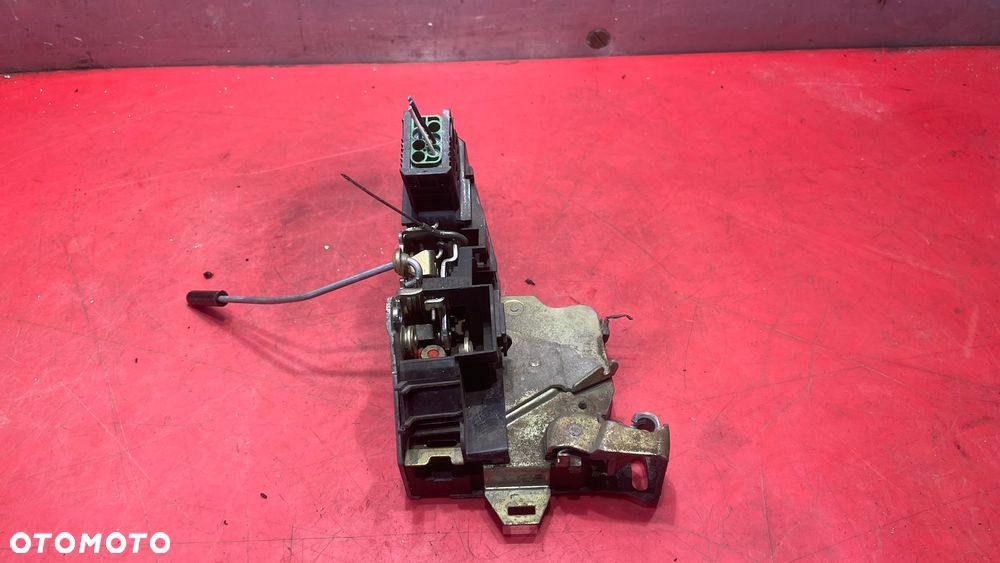 ZAMEK DRZWI PRAWY PRZÓD BMW E39 8352165 - 2