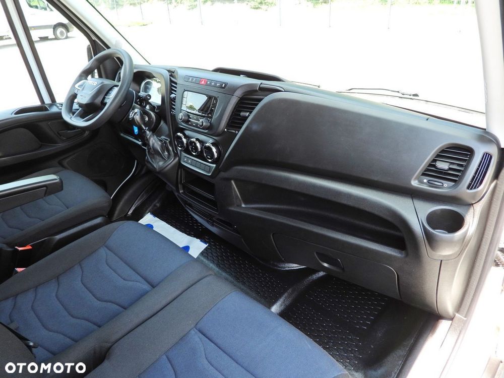 Iveco DAILY 35S16 FURGON BRYGADÓWKA 7 MIEJSC TEMPOMAT KLIMATYZACJA  160KM - 38