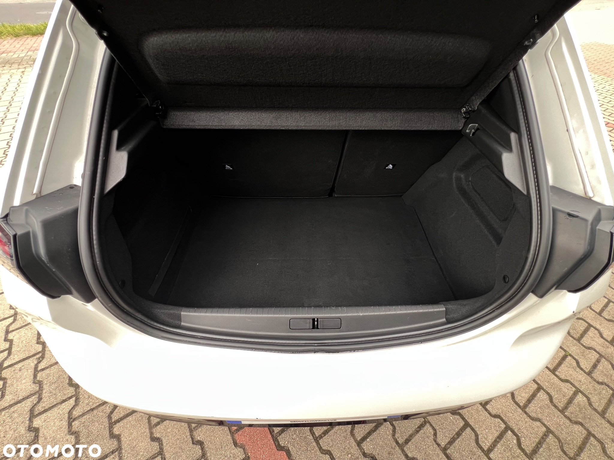 Peugeot 208 PureTech 100 EAT8 GT - 9