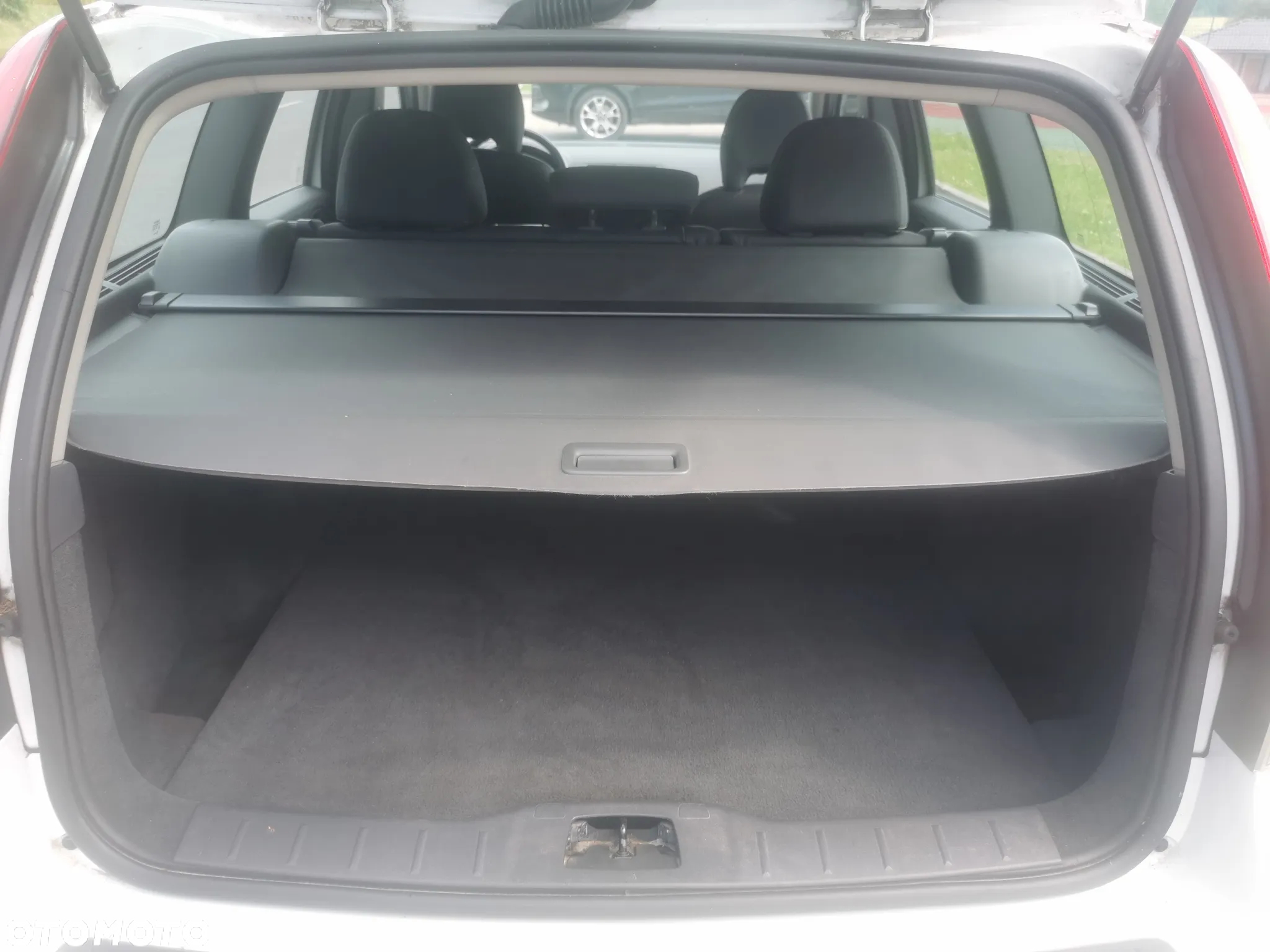Volvo V50 2.0D Summum - 11